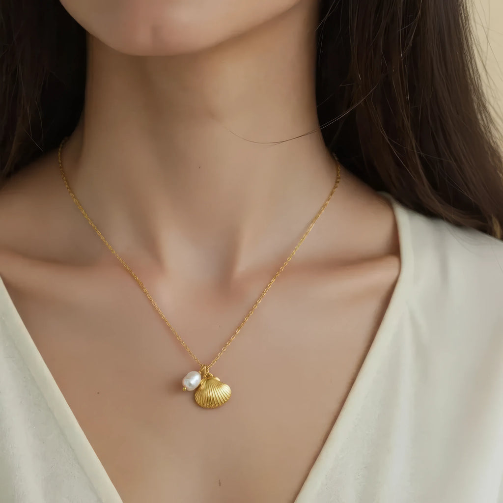 Shell Pendant Necklace
