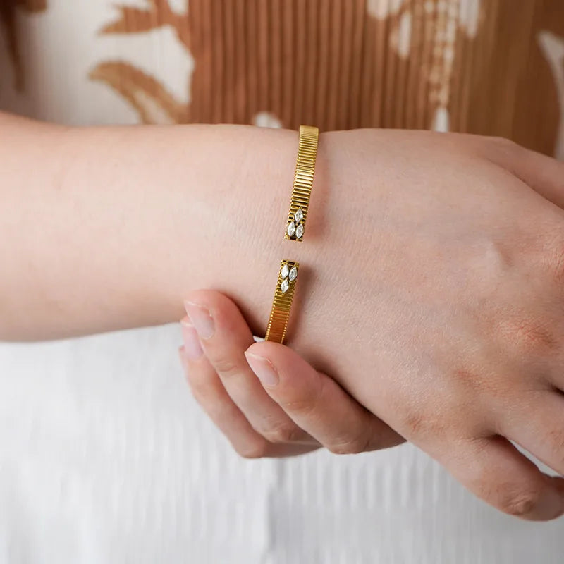 Stripe Gold Bangle
