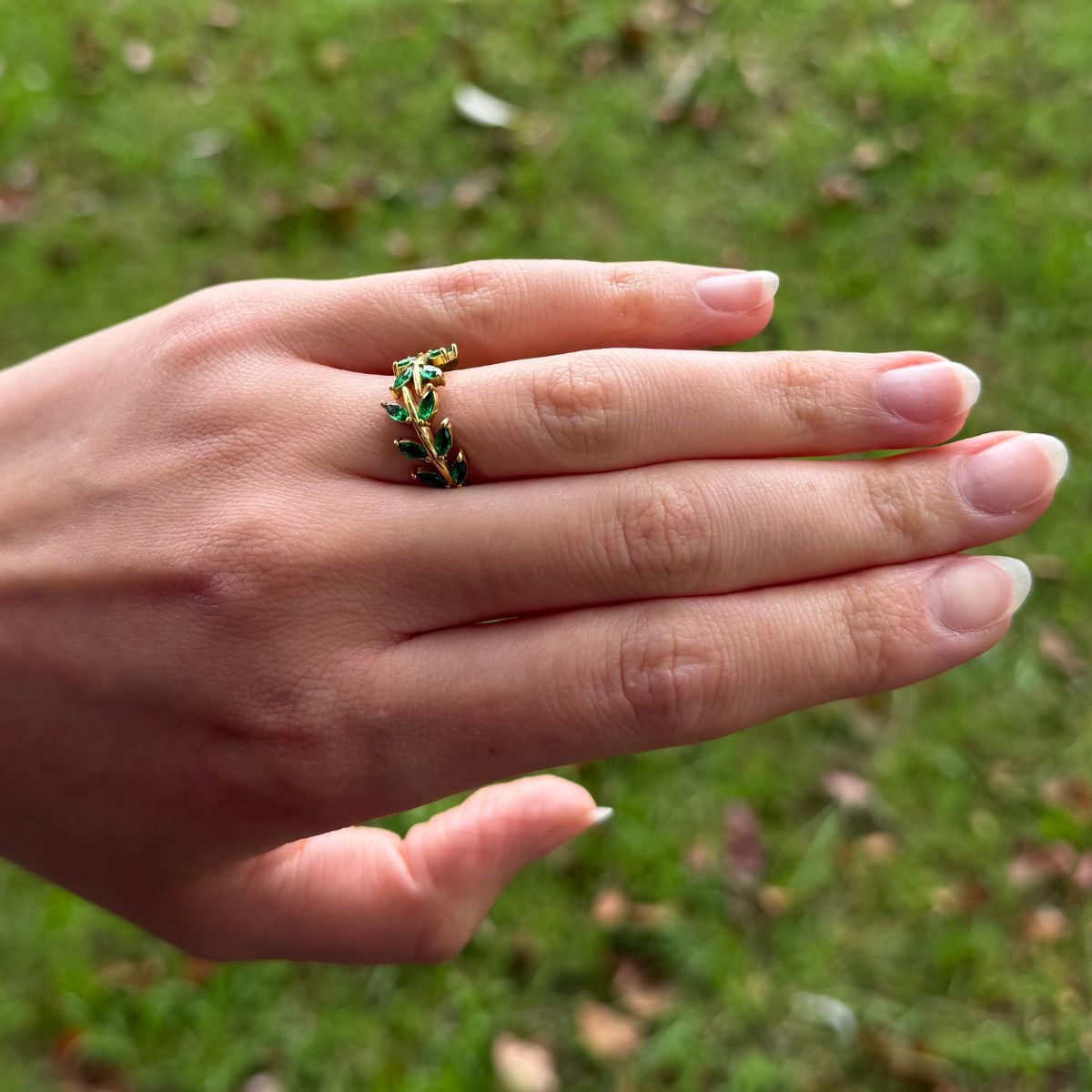 Vintage Touch Leaf Zircon Open Ring