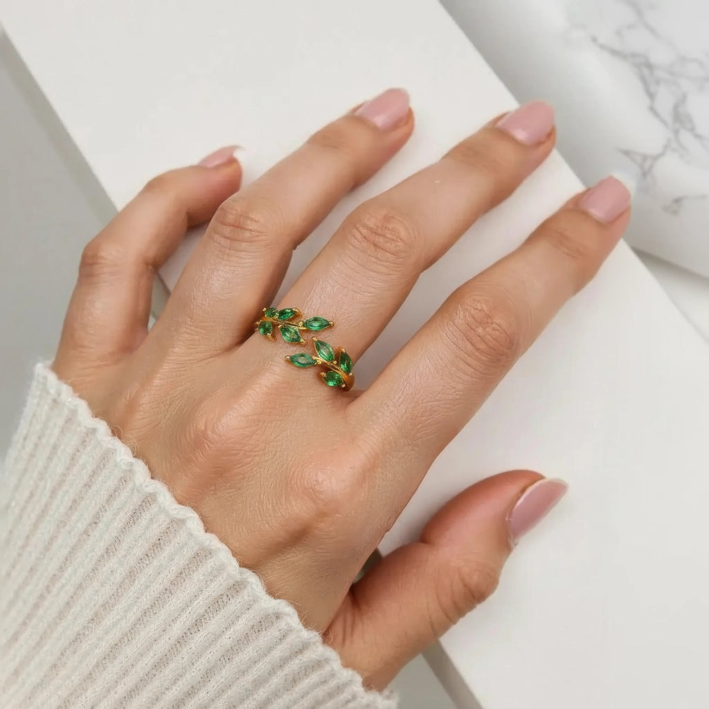 Vintage Touch Leaf Zircon Open Ring